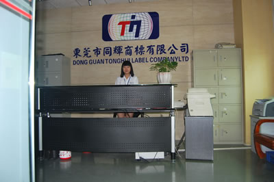 服裝吊牌供應(yīng)商為你講解服裝吊牌制作、印刷流程。